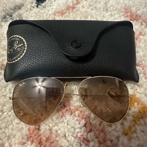 Ray-Ban RoseGold Aviator Sunglasses with Black Case